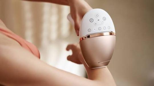 Фотоэпилятор Philips Lumea 9000 BRI955